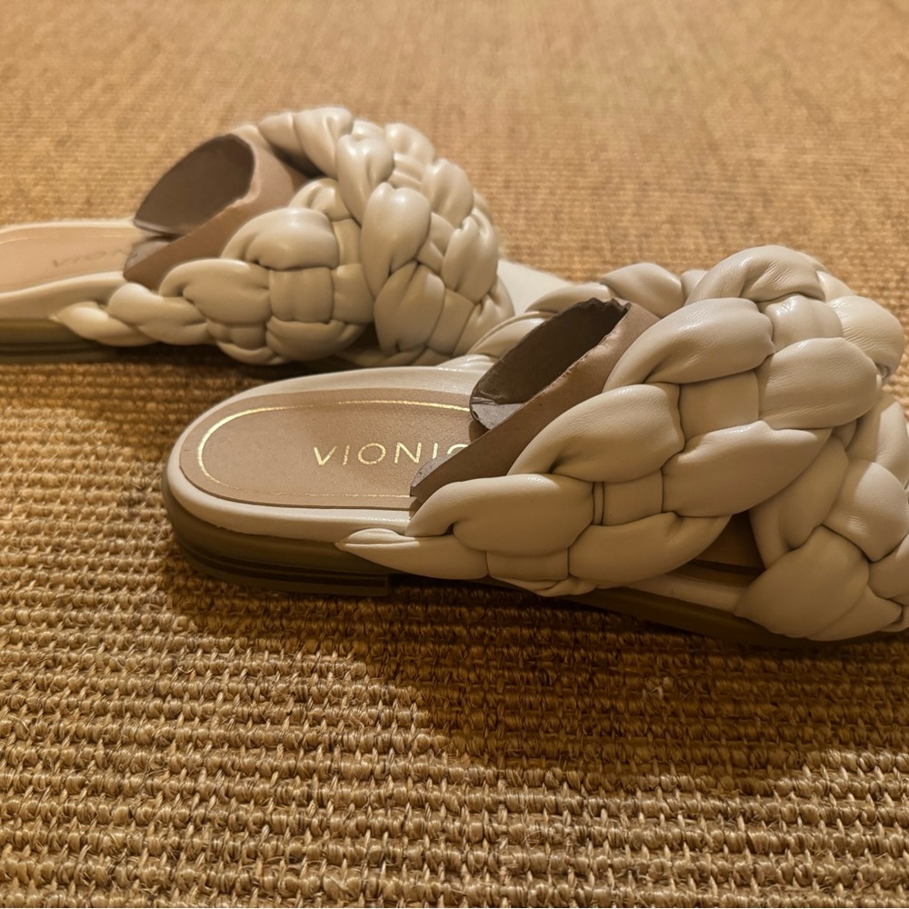 Vionic Cream Kalina Braided Slip-On Sandal
Size: 6 / Width: M - Picture 4 of 10